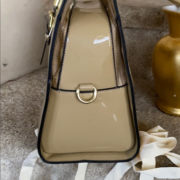 Cute Patent leather Medium purse with gold accents - Picture 2 of 7